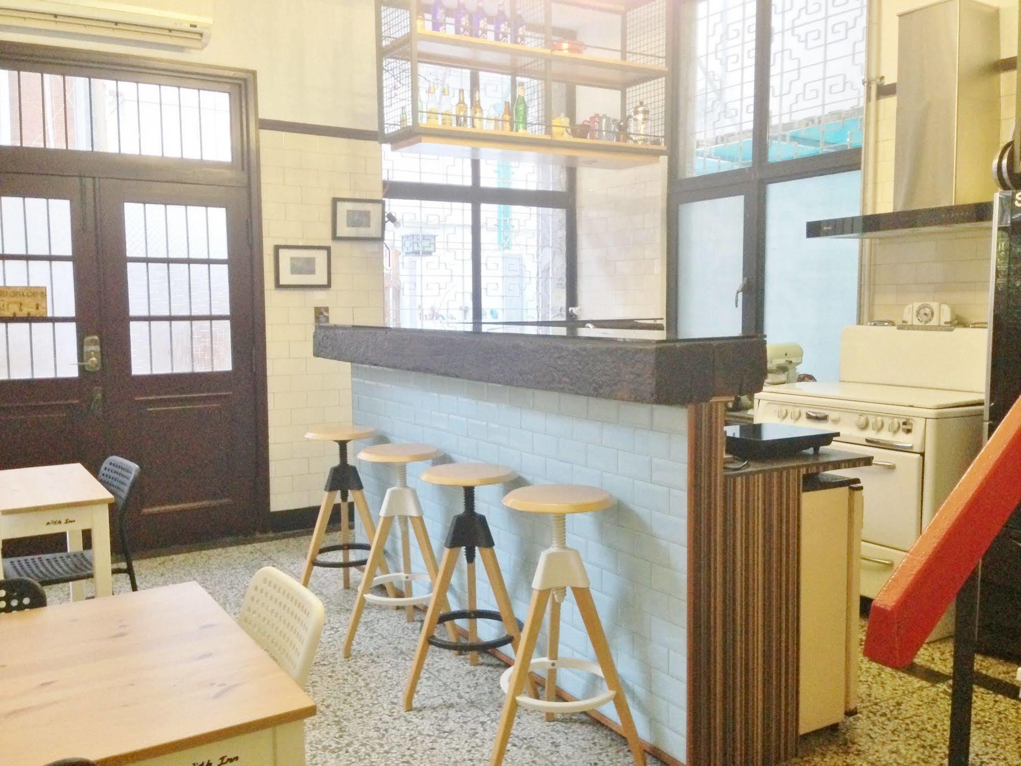 With Inn Hostel Kaohsiung Dış mekan fotoğraf