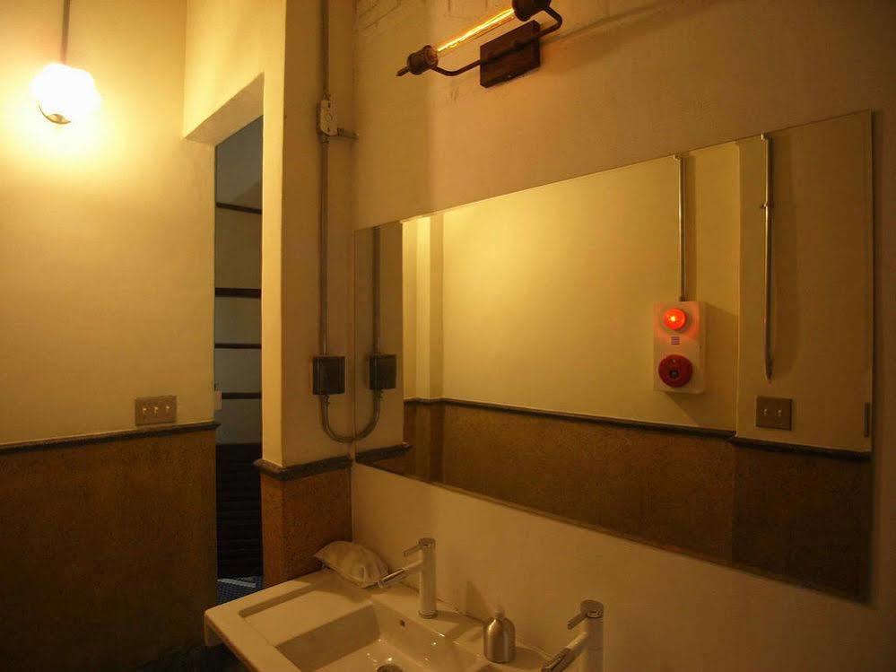 With Inn Hostel Kaohsiung Dış mekan fotoğraf
